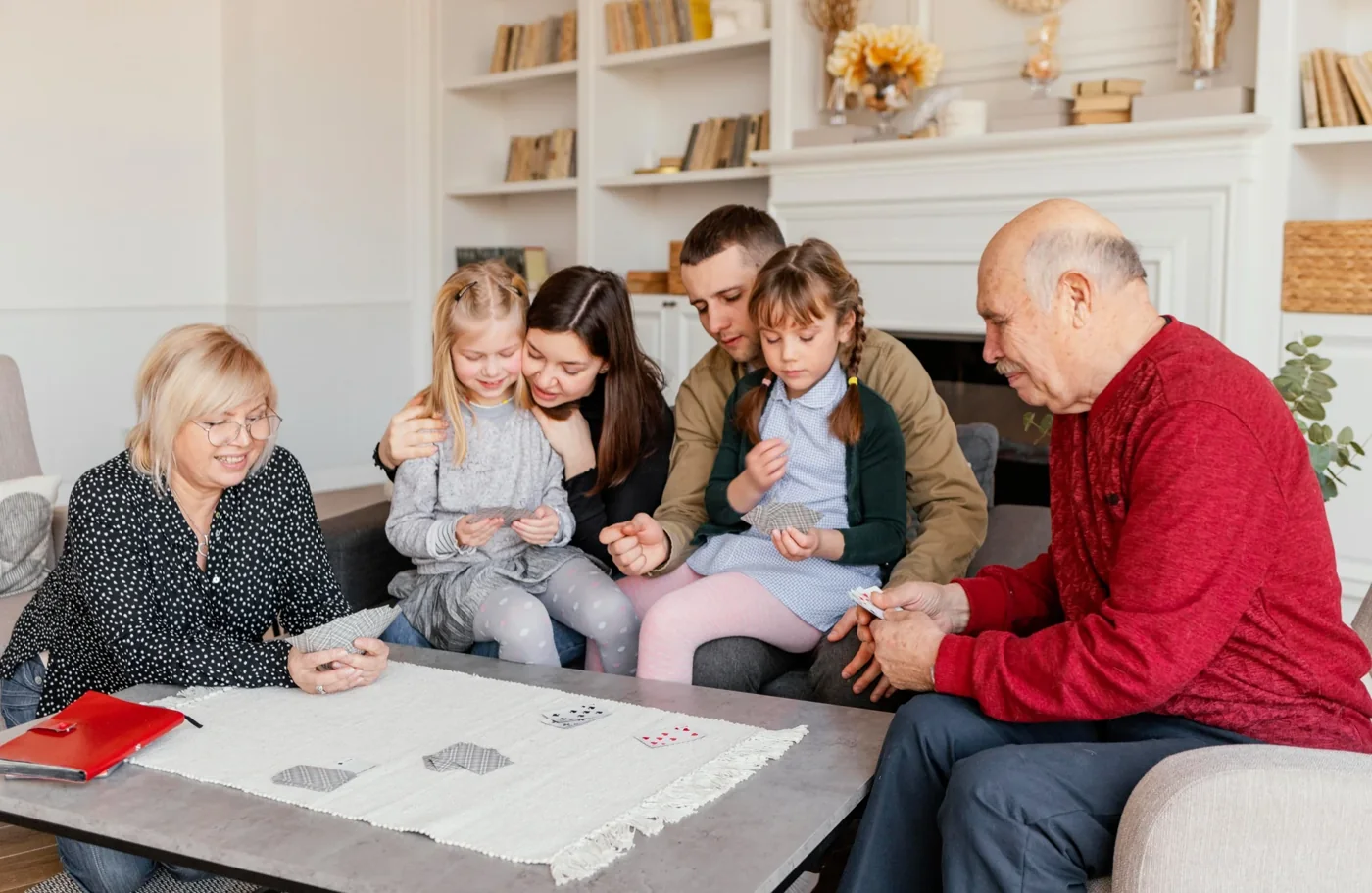 Jocuri cu cărți de joc. 15 jocuri explicate simplu pentru familie și prieteni